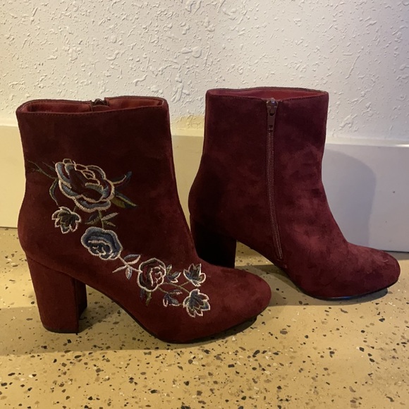 Hippie Laundry Floral Toe-Closed Heel Boots - Picture 2 of 3
